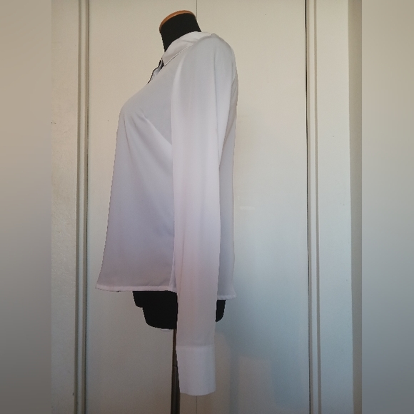 GREAT CONDITION Button-up Blouse w/Cute FAUX tie ONLY $8!! - Picture 5 of 7